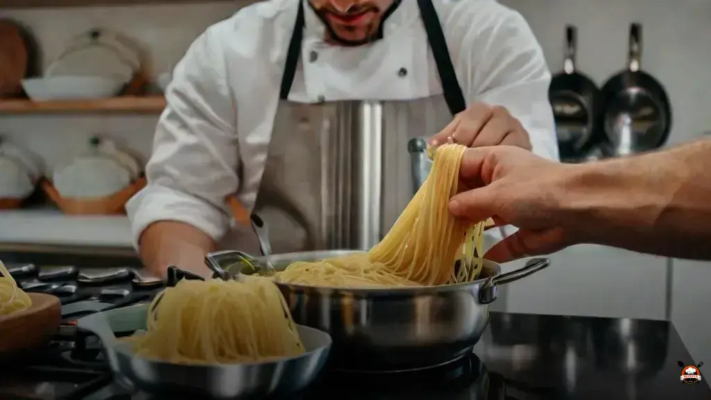 Descubra como chefs preparam macarrão alho e óleo perfeito
