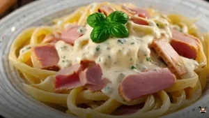 Macarrão com presunto e molho branco: A receita irresistível que você precisa experimentar!