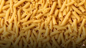 Descubra a receita de macarrão que virou febre com um só ingrediente
