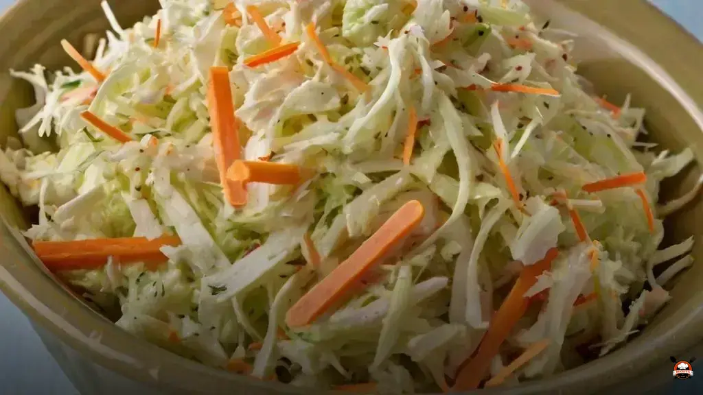 Prepare 1kg de salada de repolho estilo KFC que a família vai adorar