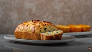 Descubra a receita do pão de queijo saudável de Edu Guedes