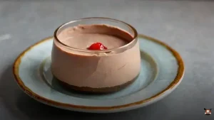 Mousse vegana com 3 ingredientes: chocolate, água e segredo