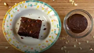Brownie fit de micro-ondas: pronto em 1 minuto, sem ovo/banana