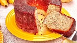 Receita de bolo de banana fácil e fofinho em 30 minutos