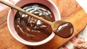 receita de cobertura de chocolate simples que derrete na boca
