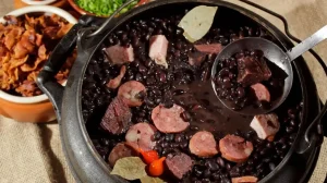 receita simples feijoada: descubra o segredo da tradição brasileira