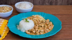 Receita de strogonoff de camarão que vai surpreender você!
