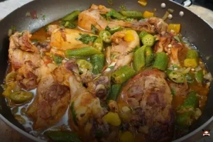 Frango com quiabo: uma delícia low carb para o dia a dia