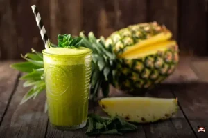 Suco verde com abacaxi: refrescante e cheio de sabor!