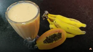 Vitamina de banana com mamão: refresco tropical irresistível