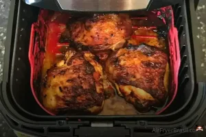 como fazer sobrecoxas na airfryer de forma rápida e fácil